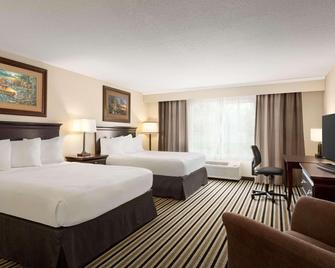 Country Inn & Suites by Radisson, Little Falls, MN - Little Falls - Bedroom