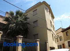 Hostal Casa Pepe - Tauste - Building