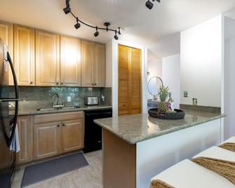 Turtle Bay Kuilima 150 East condo - Kahuku - Kitchen