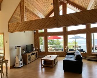 Breathtaking Views - Penetanguishene - Sala de estar