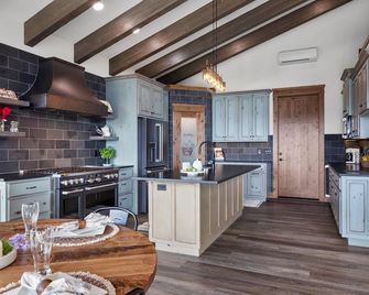 Mountain retreat near Trout Creek MT with hot tub, fire pit and Mountain views - Trout Creek - Cocina