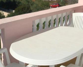 Guesthouse Villa Ljubica - Veli Rat - Balcone