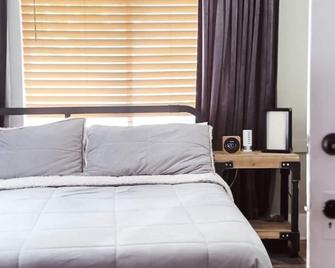 The Edge: Double King Bedroom Suite - Champaign - Habitación