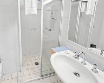 Golden Sands Motor Inn - Forster - Casa de banho
