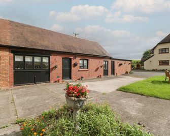 The Pheasant Two - Usk - Building