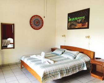 Hotel Colinas del Sol - Atenas - Bedroom
