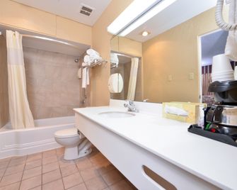 Americas Best Value Inn Lubbock East - Lubbock - Bathroom