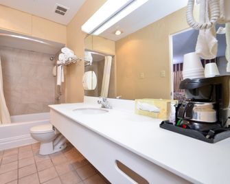 Americas Best Value Inn Lubbock East - Lubbock - Kamar Mandi