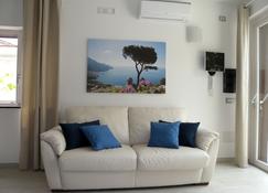 Villa Rafael - A Romantic Retreat In The Heart Of Amalfi Coast - Maiori - Wohnzimmer