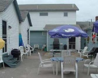 Patras Grand Beach Motel - Old Orchard Beach - Patio