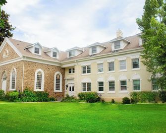 Old Rock Church Bed & Breakfast - Providence - Budova