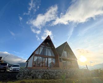 Hayasa Cabin Villa - Wonosobo - Building