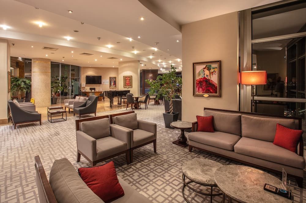 Charisma De Luxe Hotel