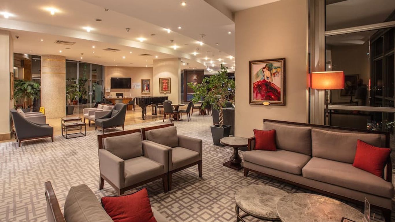 Charisma De Luxe Hotel