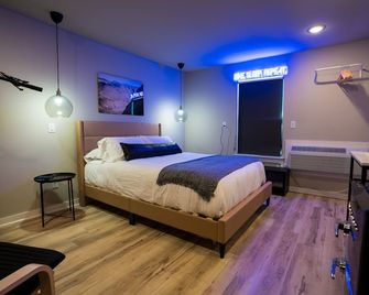 The Bike Inn - Bentonville - Bedroom