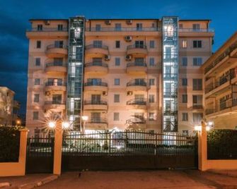 City Apartments - Budva - Gebäude