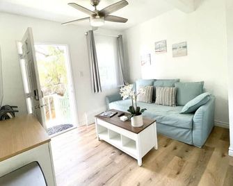 Hidden Gem with Hot Tub and Parking - 4 Guests - سان دييغو - غرفة معيشة