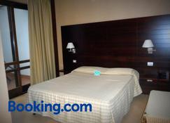 Hotel Diecimare - Salerno - Phòng ngủ