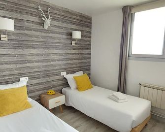 Hôtel La Croisette & Restaurant Bistrot Gantier en centre ville - רויאן - חדר שינה