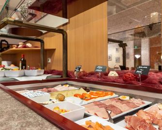 Fly Inn Hotel Frankfurt Airport Rüsselsheim ehemals Trip Inn Hotels - Rüsselsheim - Buffet