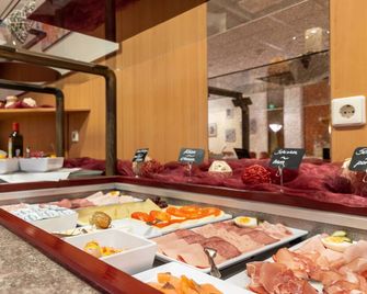 Fly Inn Hotel Frankfurt Airport Rüsselsheim ehemals Trip Inn Hotels - Rüsselsheim - Buffet