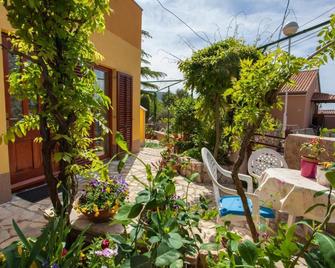 Apartment Dunja - Cres - Patio
