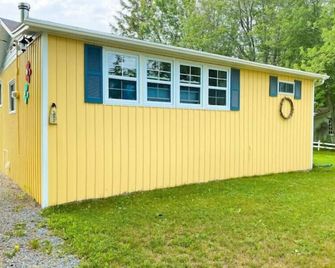 Cottage at Evangeline Beach & near Local Wineries - Grand Pré - Building