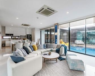Movenpick Pool Villa's 1FL - Sattahip - Wohnzimmer