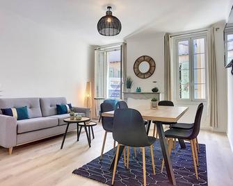 (022) 4P Design Entièrement rénové Climatisé Emplacement Idéal 78 m2 - Antibes - Jadalnia
