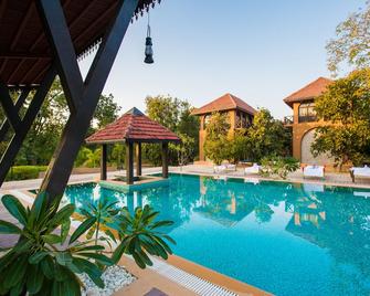 Vannraj Resort and Spa - Khawāsa - Piscina