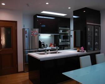9 minutes to Shibuya! Quiet Green Retreat in Setagaya 5Br+ Luxury 150 Sqm, 2 Car - Mitaka