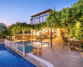 Thalassies - Limenaria - Piscină