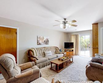 The Jacobs Family Home - Farmington - Oturma odası