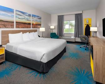 Days Inn & Suites by Wyndham of Morris - Morris - Bedroom