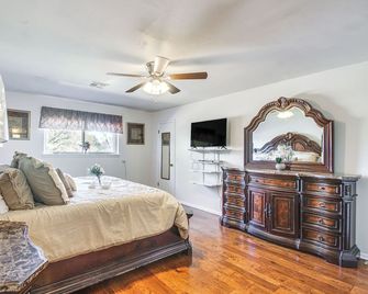3 Mi to Diamond Ballroom: Home w/ Fenced Yard! - Oklahoma City - Bedroom