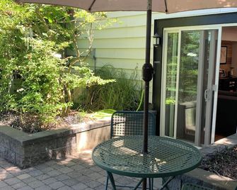 Spacious 1-bedroom vacation unit just 4 minutes to University of Washington - סיאטל - פטיו