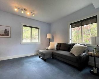 Luxury Lakefront Retreat at Liberty Lake - Liberty Lake - Living room