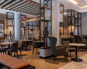 بارك إن باي راديسون سيرفيسد أبارتمنتس، لاجوس فيكتوريا أيلاند - لاغوس - مطعم