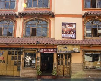 Hotel Santafe Inn - Otavalo - Gebouw