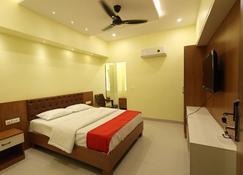 5 minutes to A1 Grand and Sai Priya & beach|Grand Spacious Villa - Bhīmunipatnam - Slaapkamer