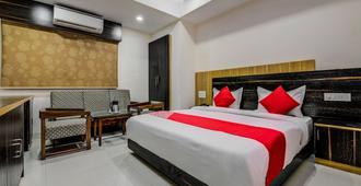 OYO 18542 Petals Inn - Patna - Bedroom