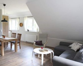 Hof Suhrkamp - Holiday Apartment 'Wiesenblick' - Hatten - Wohnzimmer
