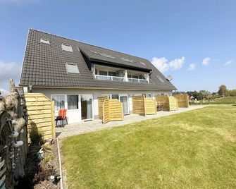 Apartment 02 with terrace and view of the Bodden - MR: Haus Inselperle with view of the - Middelhagen - Будівля