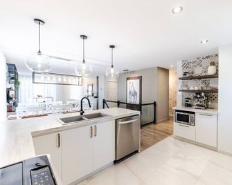 Streamlined apartment with 2 free parking spaces. - Драммонвіль - Кухня