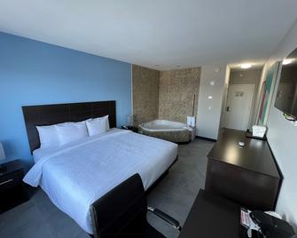 Travelodge by Wyndham Ozone Park - Queens - Bedroom