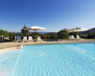Il Podere Di Monte Sixeri - Residenze di Campagna - Alghero - Piscina