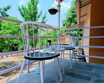 Aamod Resort - שימלה - פטיו