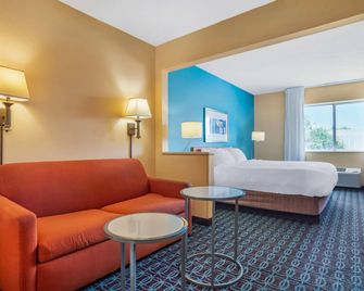 Sleep Inn & Suites - Pensacola - Bedroom