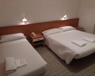 Albergo Italia - Ancona - Bedroom