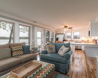 Riverfront - Boat Slips - 10 Min To Dtown Lville - Jeffersonville - Living room